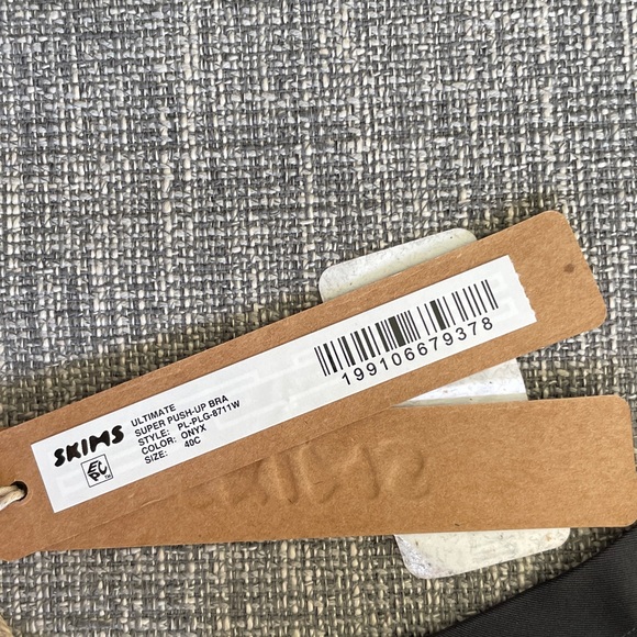 SKIMS Smooth Black Bra 40C - Picture 2 of 5